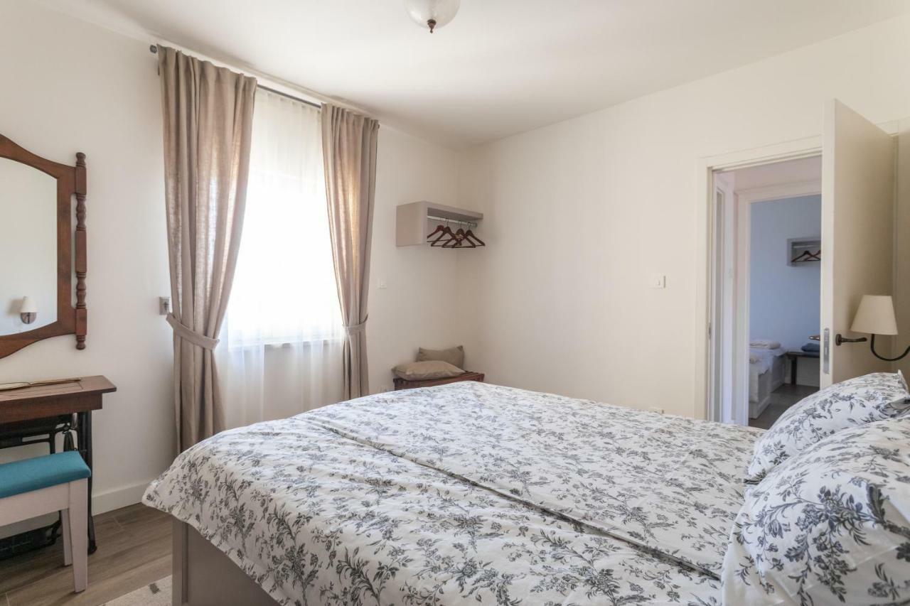 Appartement Adorma Hum Extérieur photo