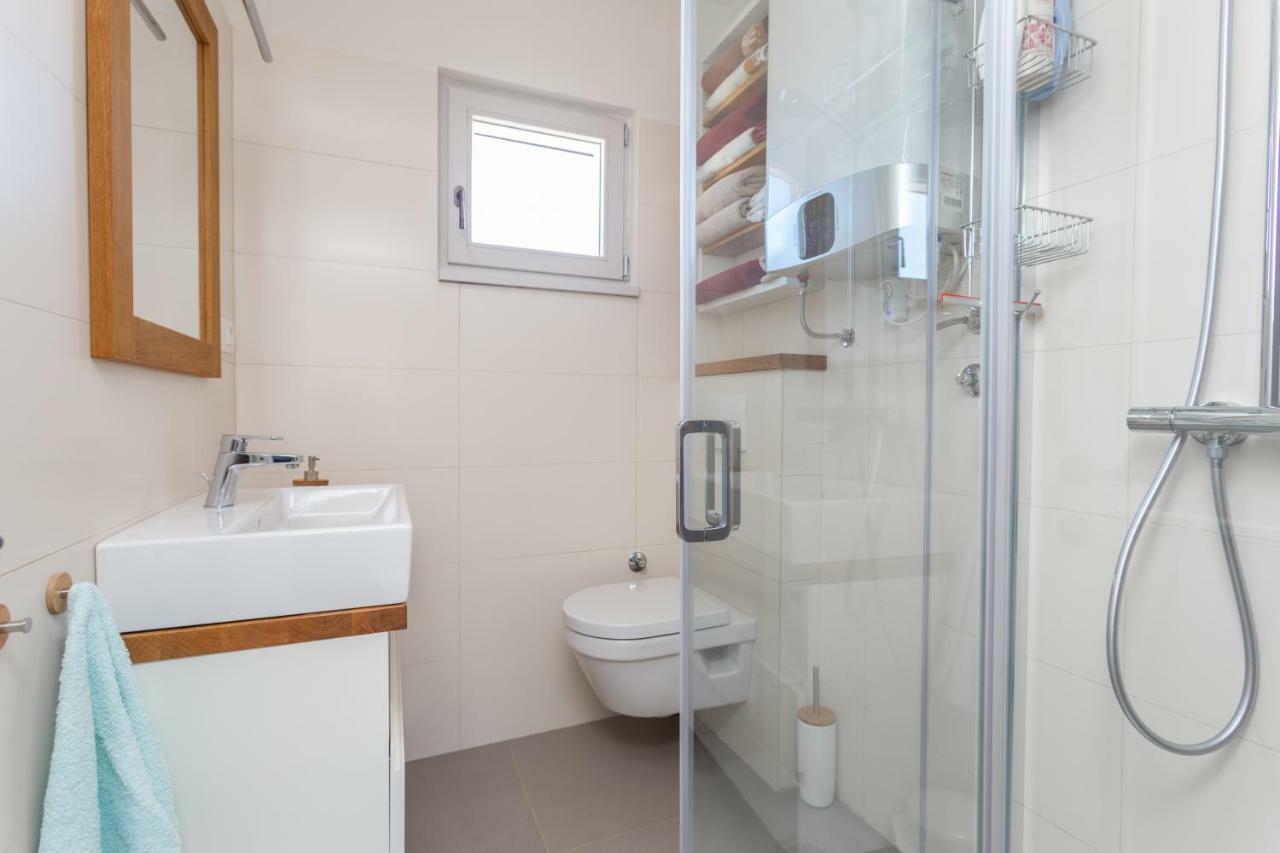Appartement Adorma Hum Extérieur photo