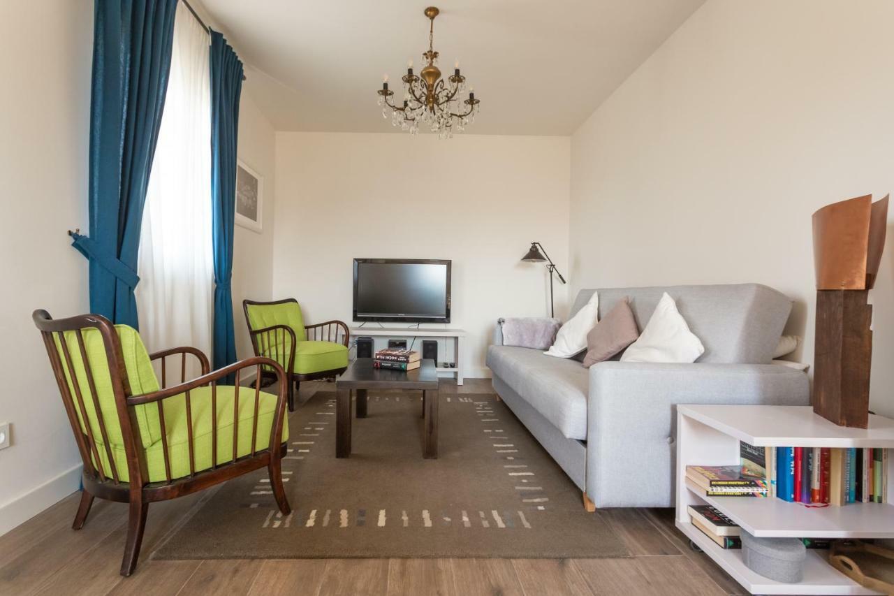Appartement Adorma Hum Extérieur photo
