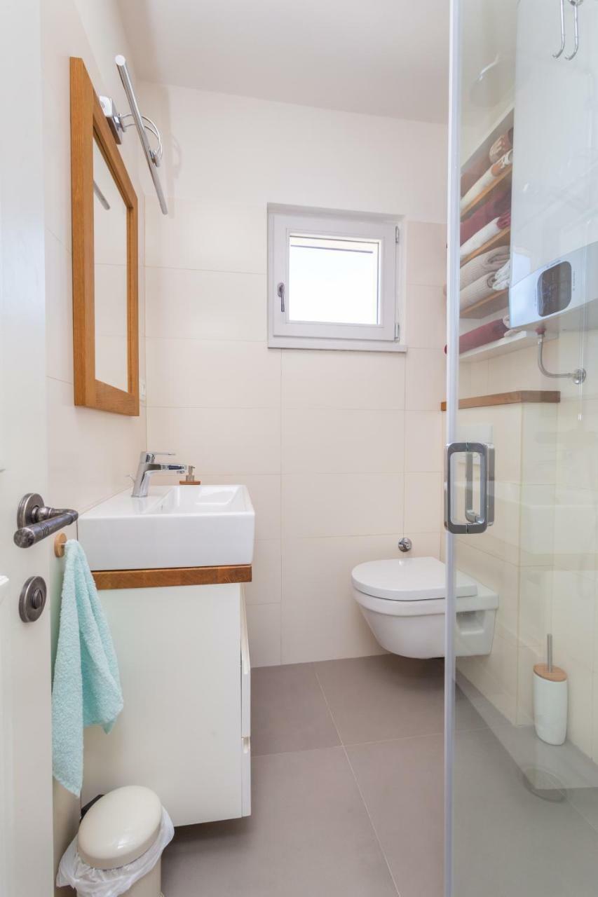 Appartement Adorma Hum Extérieur photo
